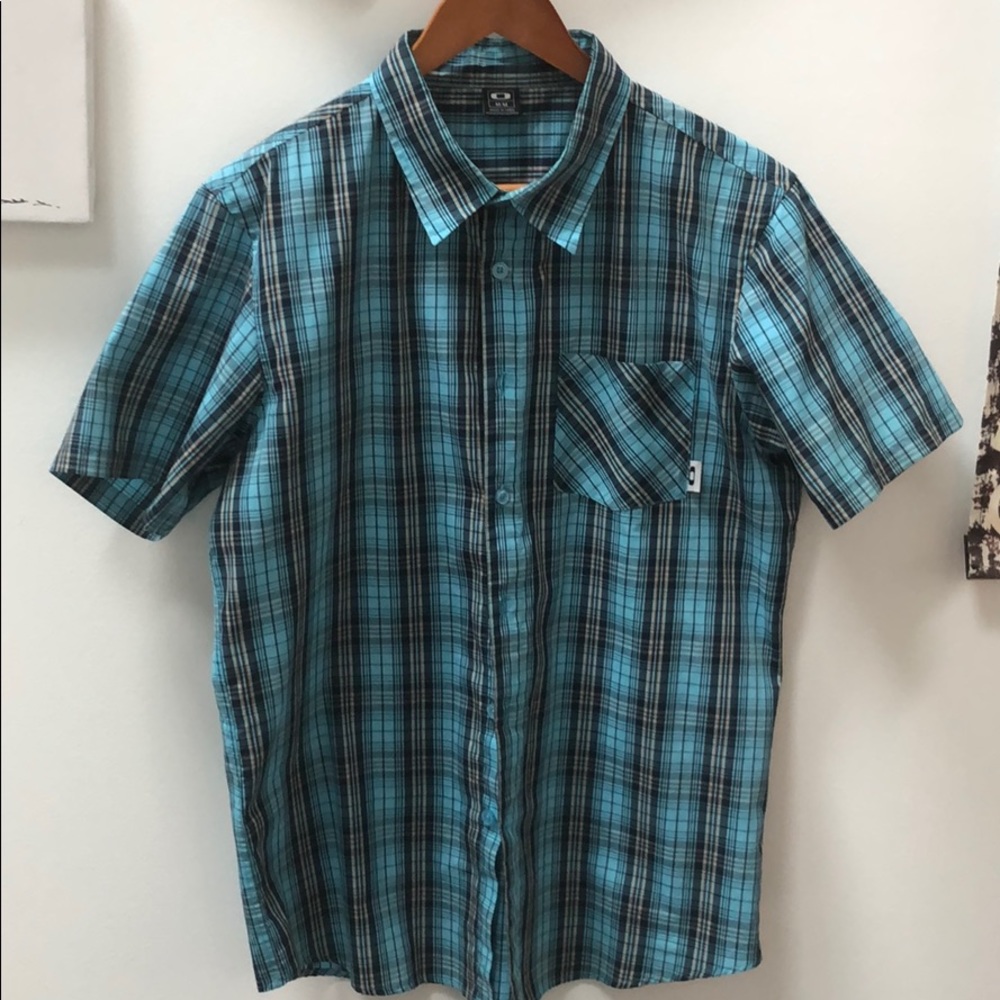 Oakley short sleeve button down shirt